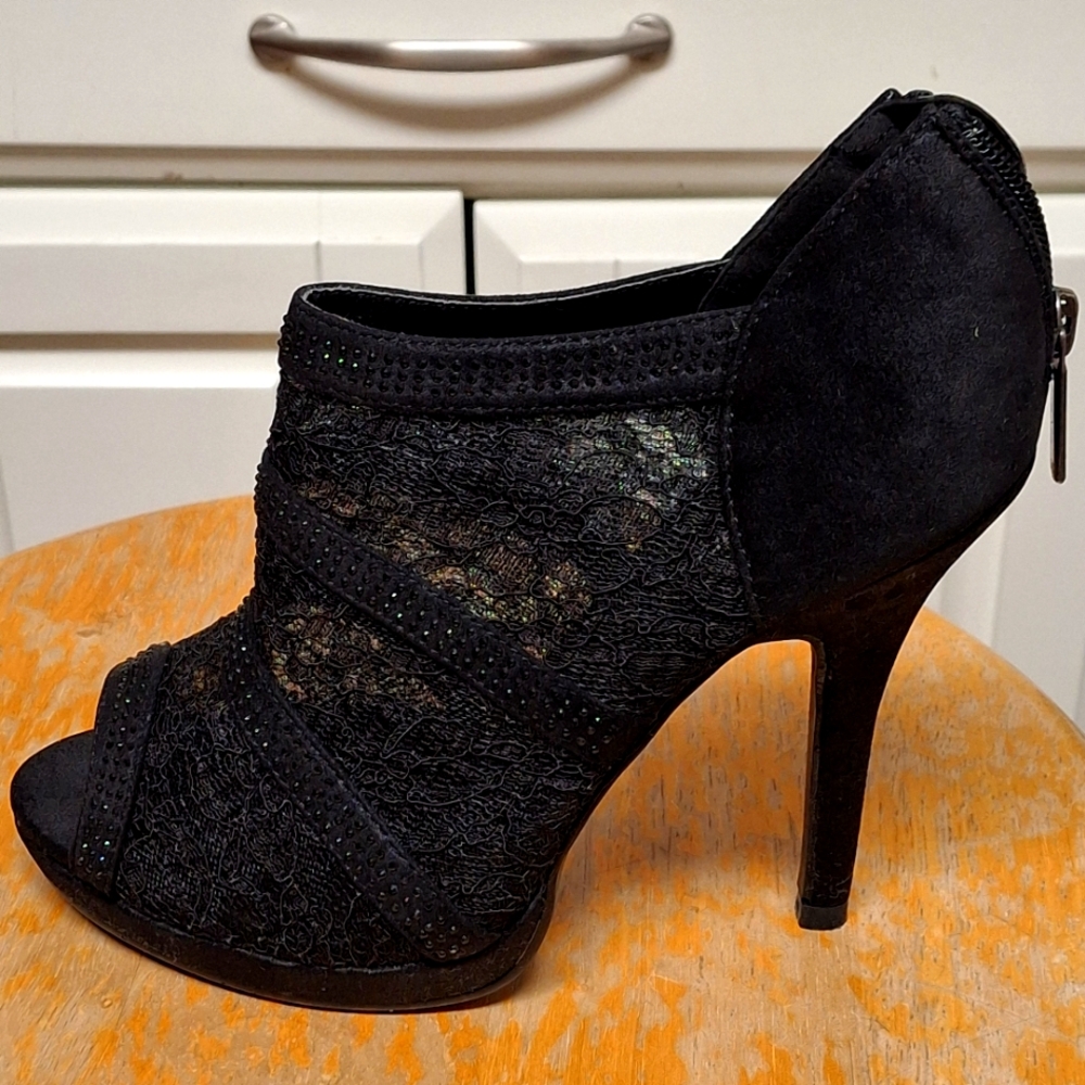 New Women's Helena-2 Stylish Evening Shoe W/floral Lace Stones-black